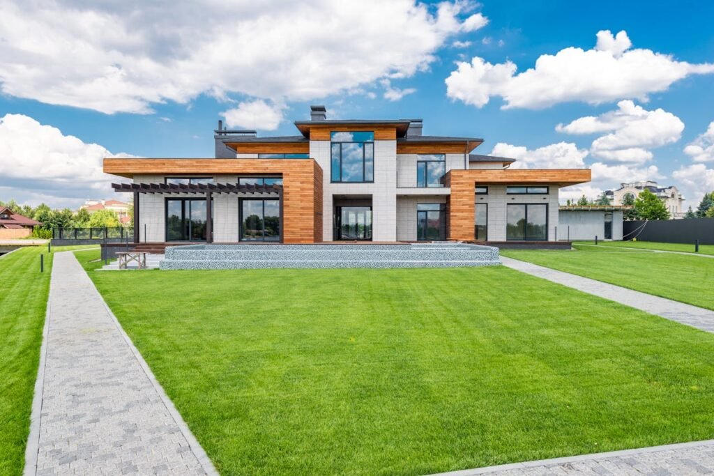 Eye Catching Lawn Overview